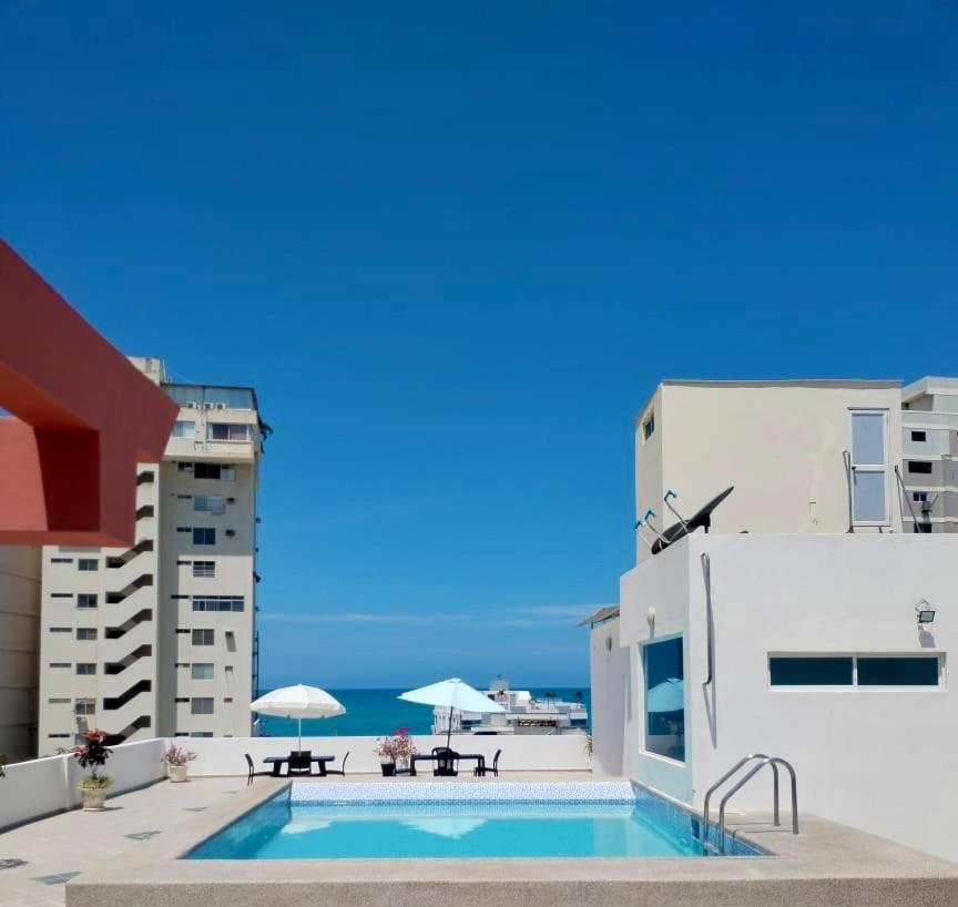 Alojate A Una Calle De La Playa Y Malecon Salinas  Exteriör bild