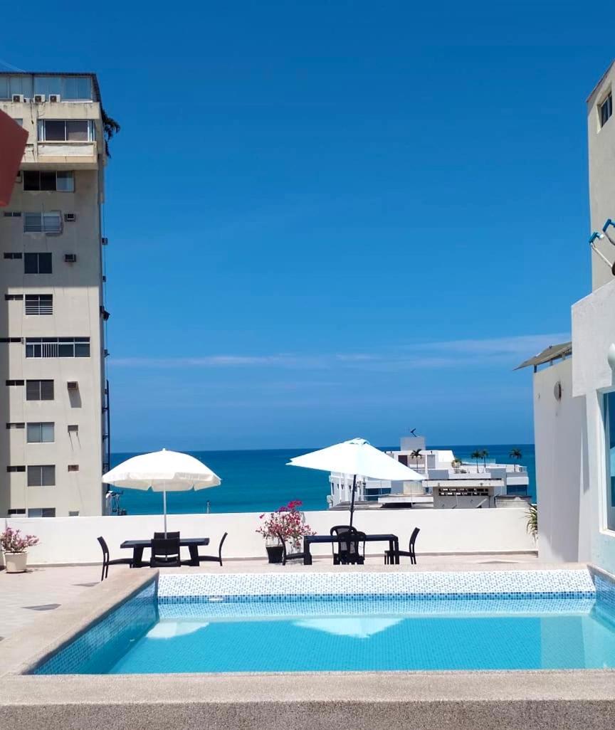 Alojate A Una Calle De La Playa Y Malecon Salinas  Exteriör bild